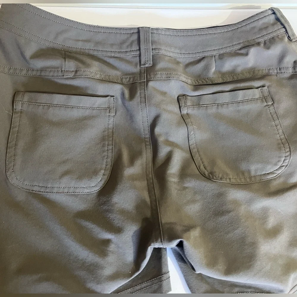 The North Face Cargo Shorts- Women's 4